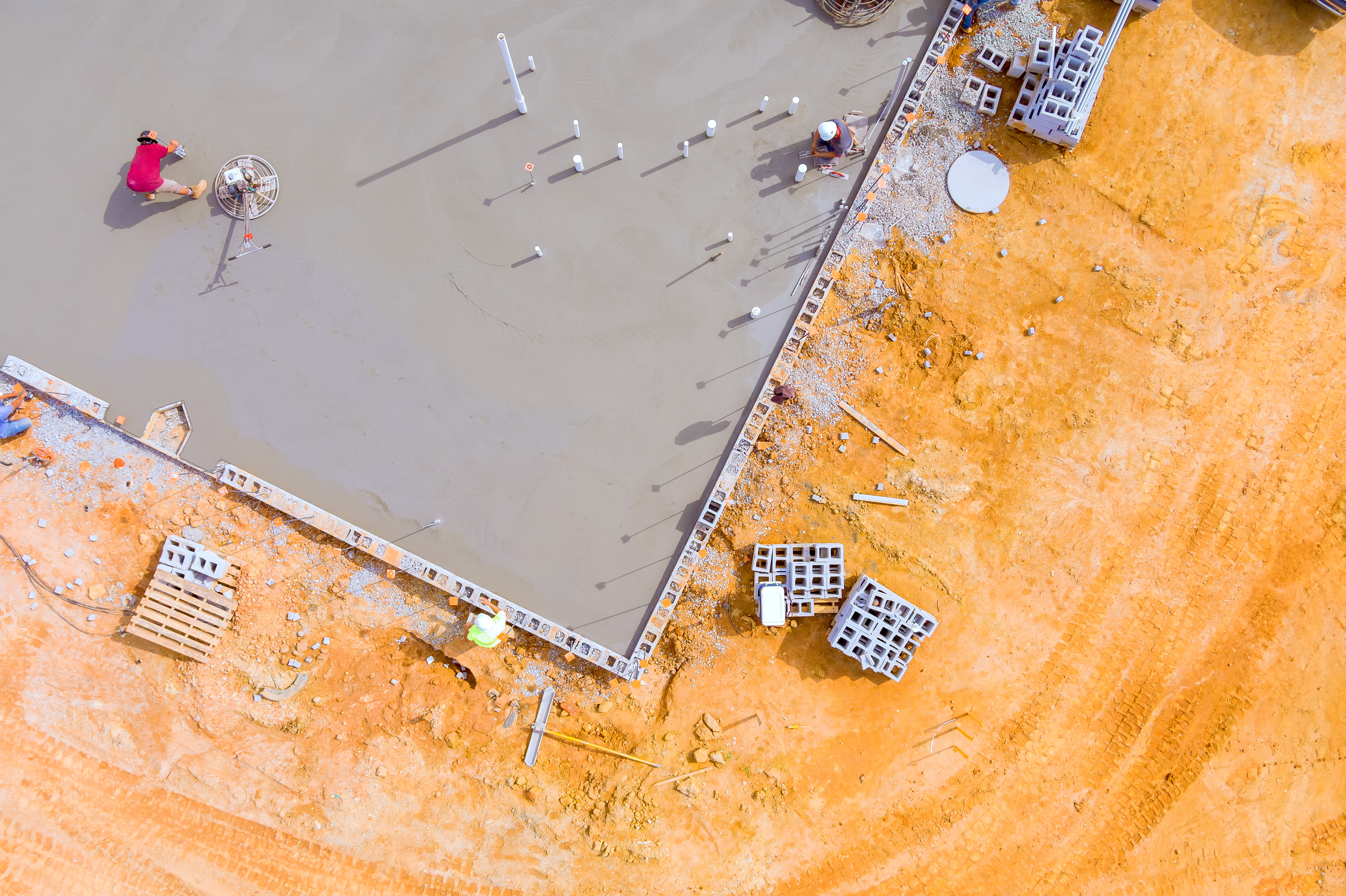 after-concrete-is-poured-on-wet-foundation-mason-2024-08-02-01-19-48-utc